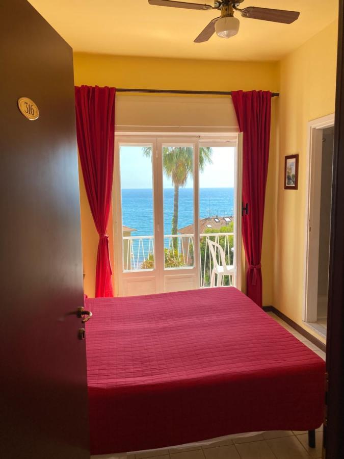 Hotel Nettuno Diano Marina Extérieur photo