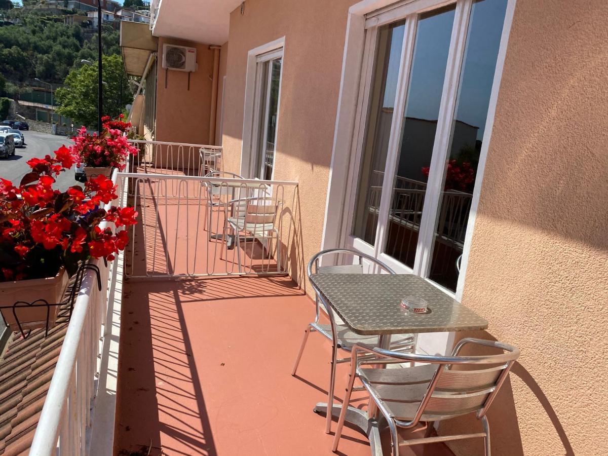 Hotel Nettuno Diano Marina Extérieur photo